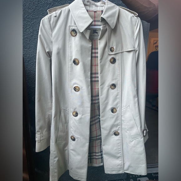 Burberry Trench Coat- GREAT Condition!